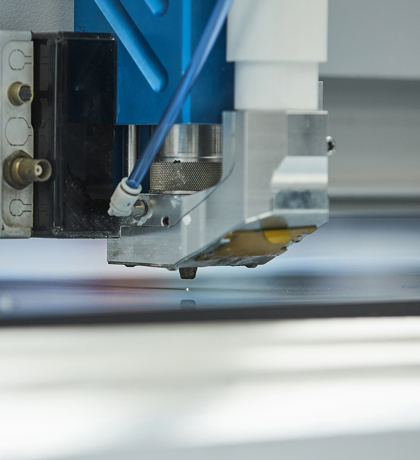 Laser cutter cuts plastic at Induflex