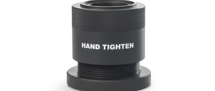 Maskindel i sort POM med lasergraveret tekst