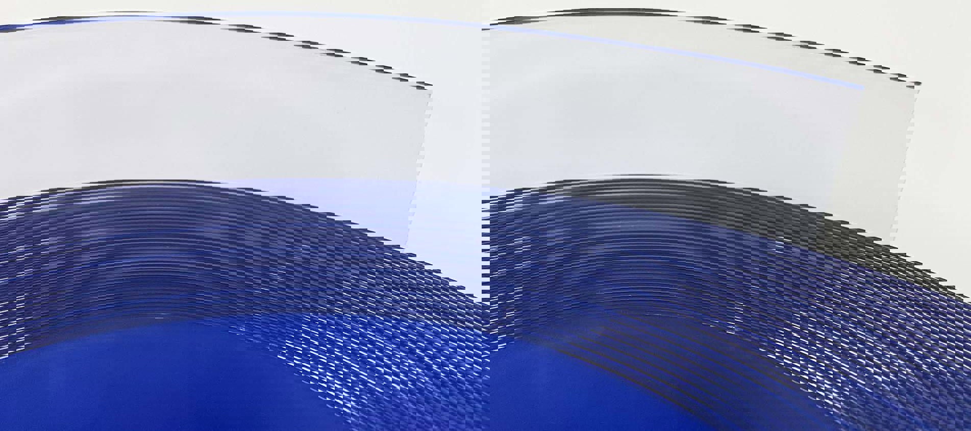 Blød, gennemsigtig PVC i rulle med hvid baggrund