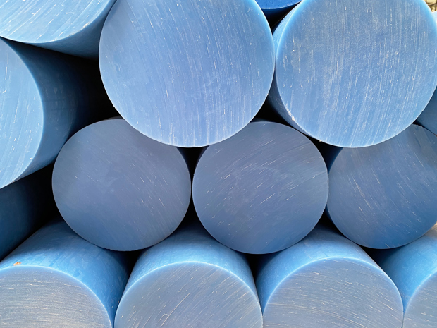 Stænger i blå nylon til bearbejdning hos Induflex