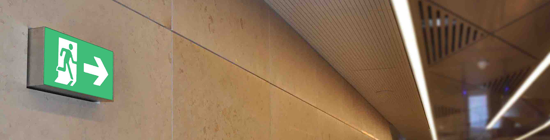 Escape route sign in a metro station