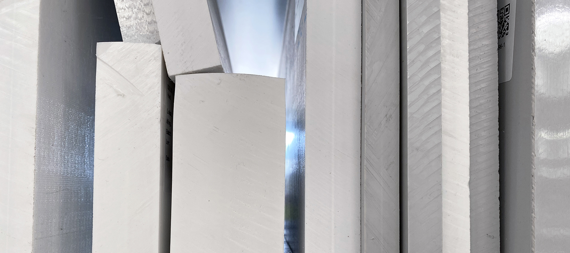 Plader og stykker af PET-P plast på lager