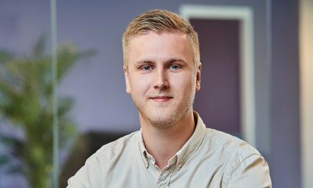 Salgskoordinator Daniel fra Induflex kan vejlede dig i det rette materialevalg