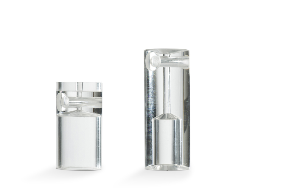 To tekniske emner fra Induflex i klar plast