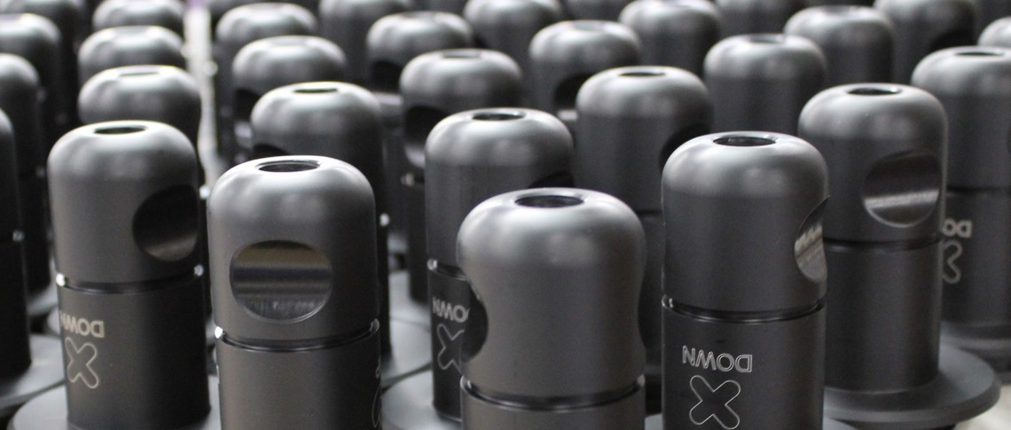 Plastemner fra Ultraaqua med instruktioner på.